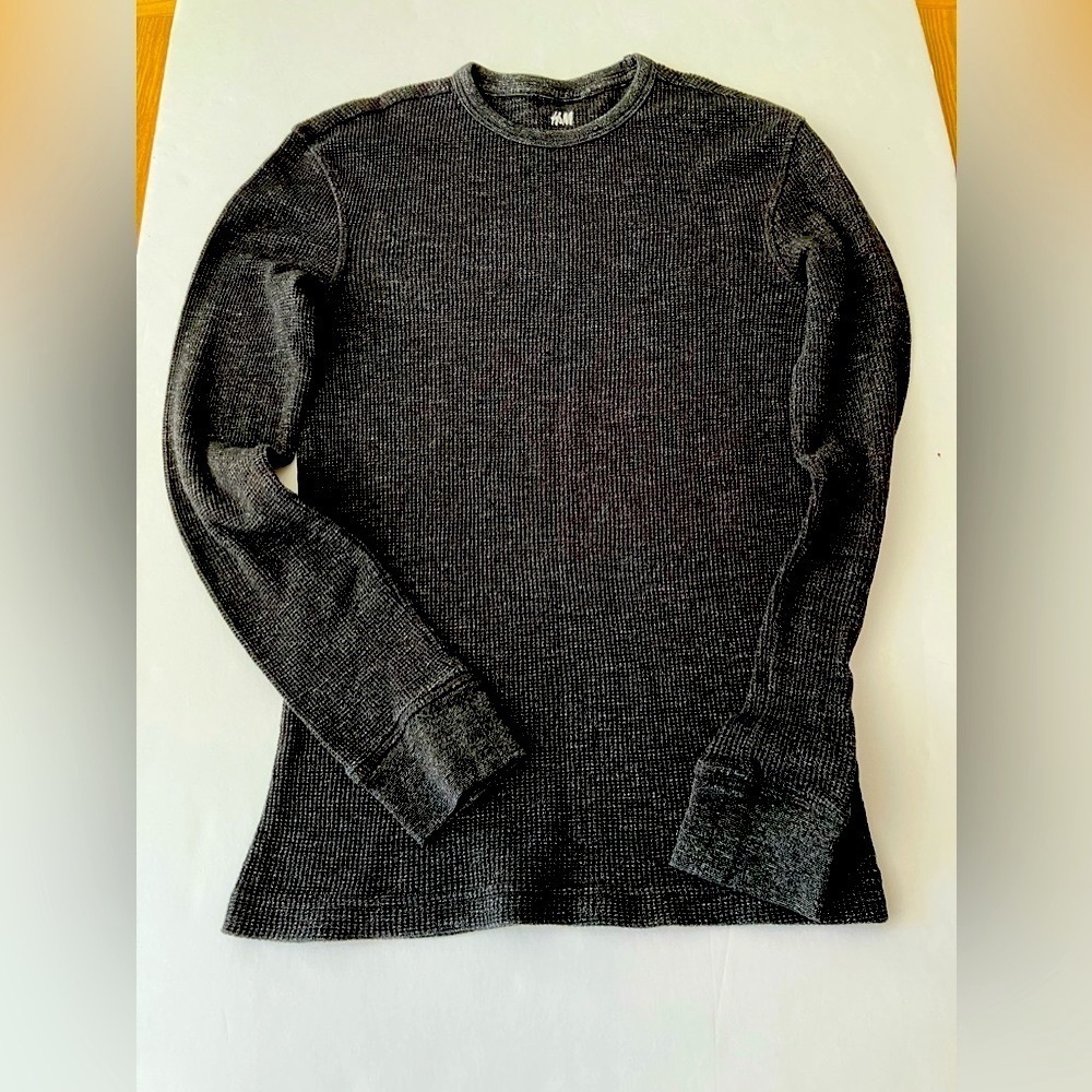 H & M Women’s Crew Neck Pullover Thermal Top, Size XS, Charcoal Gray